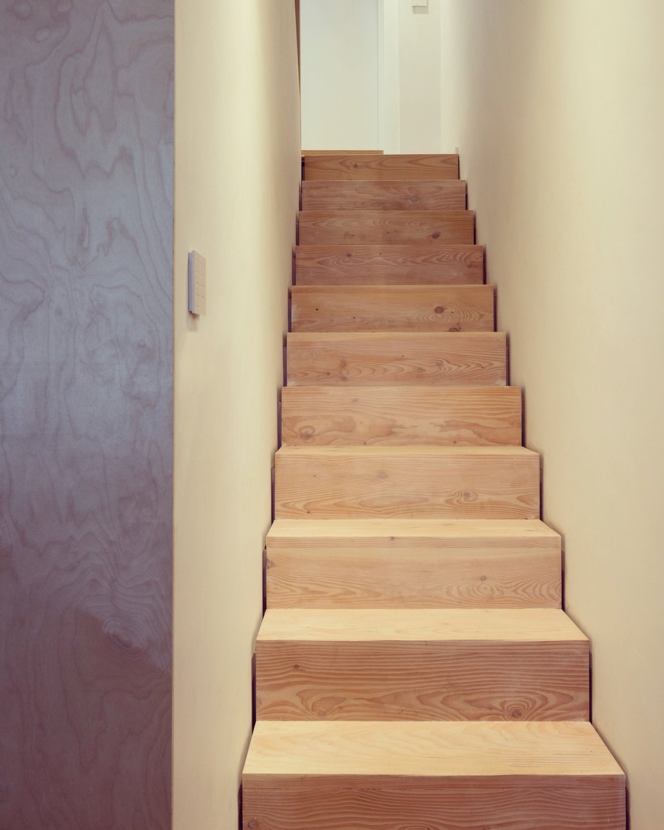 BaobabDevs's tweet photo. #stairs at our Kemp Town refurb...handiwork from Grain Furniture & 📷 @rchiversphoto
.
.
.
#design #detail #light #space #stairs #refurb @Dinesen @Lutron #ply #wood #douglasfir #realestate #forsale #brighton #interiordesign #minimal #shadowgap https://t.co/XMnnq3M9W7