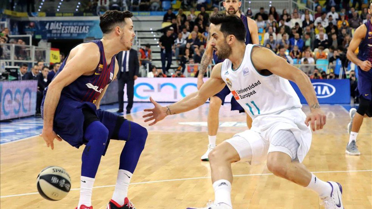 SPORTMasDeporte's tweet photo. #CopaACB | 💙❤️¡CAMPIONS! 
Punto y final a la sequía que ya duraba tres años https://t.co/xkF6HdlsJz https://t.co/yi3Qc5NBwp