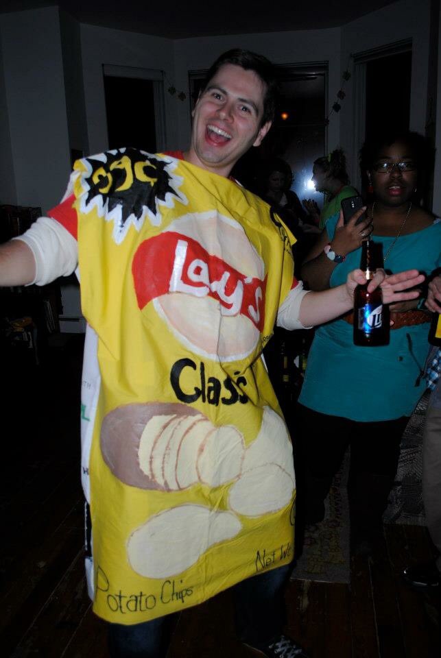 chipzanddipp's tweet photo. Chipz &amp; Dipp frequently enjoy #Lays on the #ChipzandDippHolidayPodcast. Chipz even dressed as your bag one Halloween. #SmileWithLays 😄 https://t.co/hKV9wkODIA