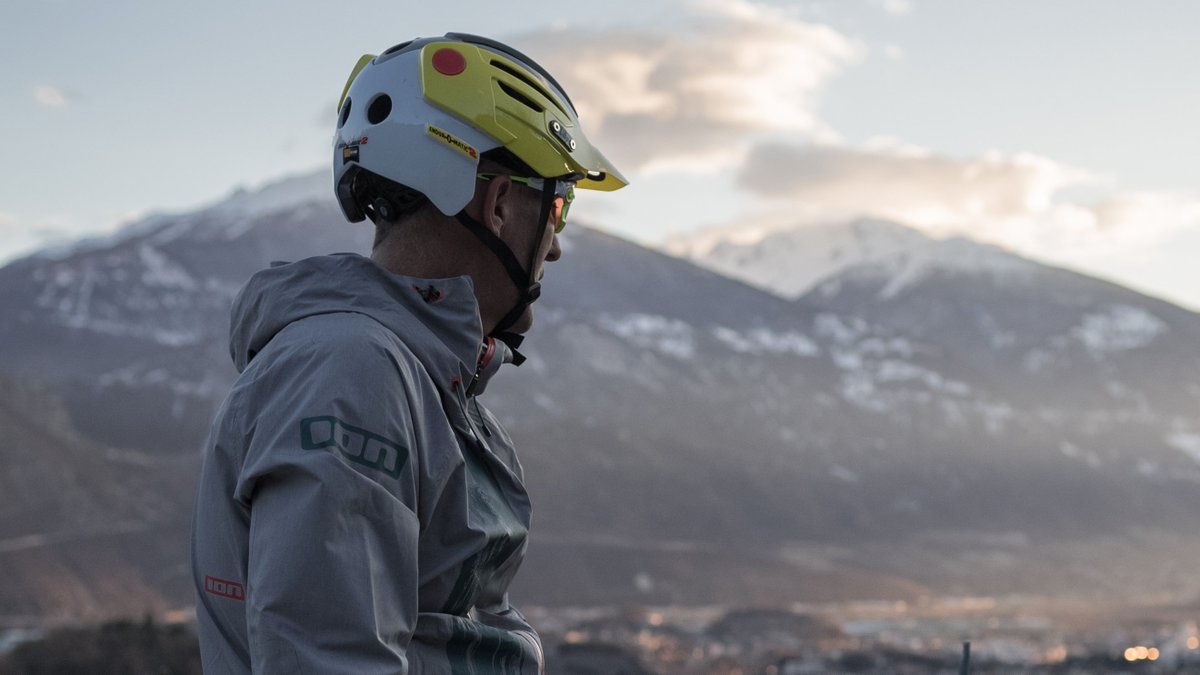 s_peterhansel's tweet image. Le monde appartient à ceux qui se lèvent tôt. #PeugeotRifter #Before9AM