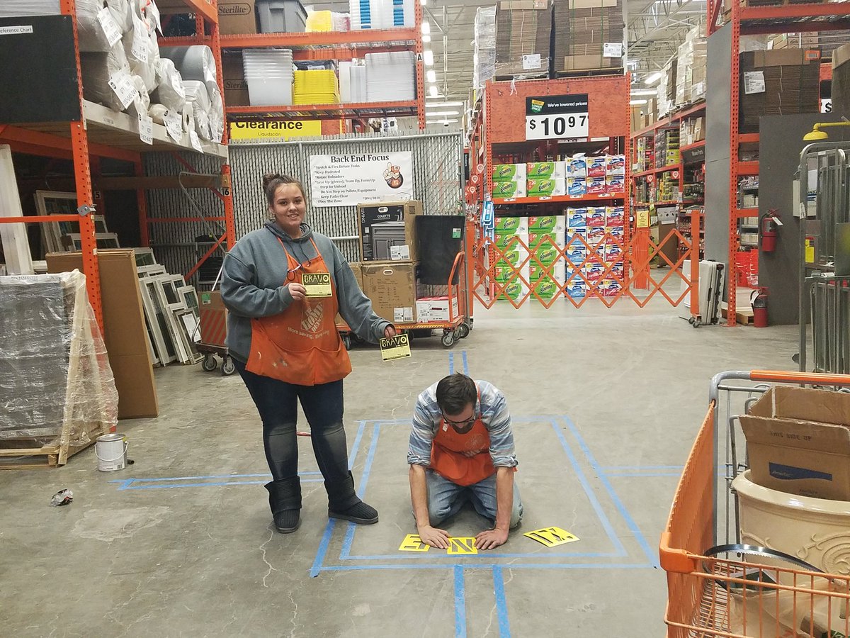 Tonya67085128's tweet photo. great job painting the zone of safety inn receiving Jordan and Katie! #PACNWSTAYSAFE #HD3101 https://t.co/kv6p5qz5BO