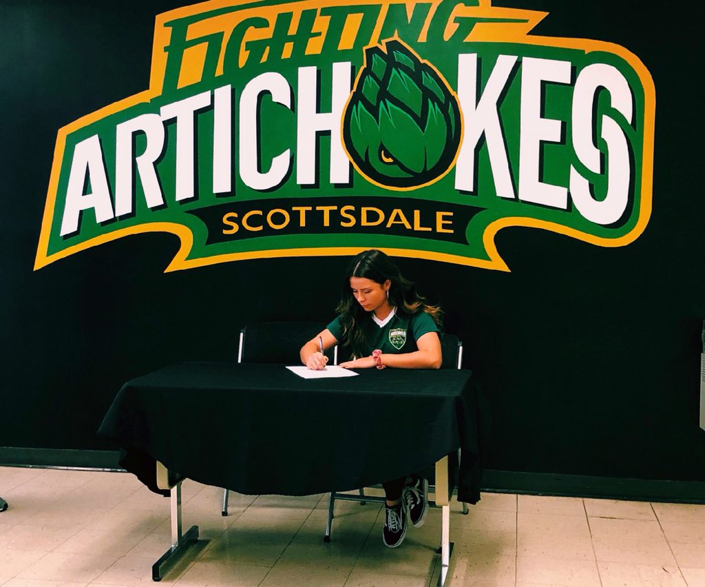 ArtichokeSoccer's tweet photo. We are excited to officially announce the signing of @alexisrileyy from @QCBulldogs to our women’s program | #GoChokes #SCCsoccer @ScottsdaleCC https://t.co/BfhMPglRrR
