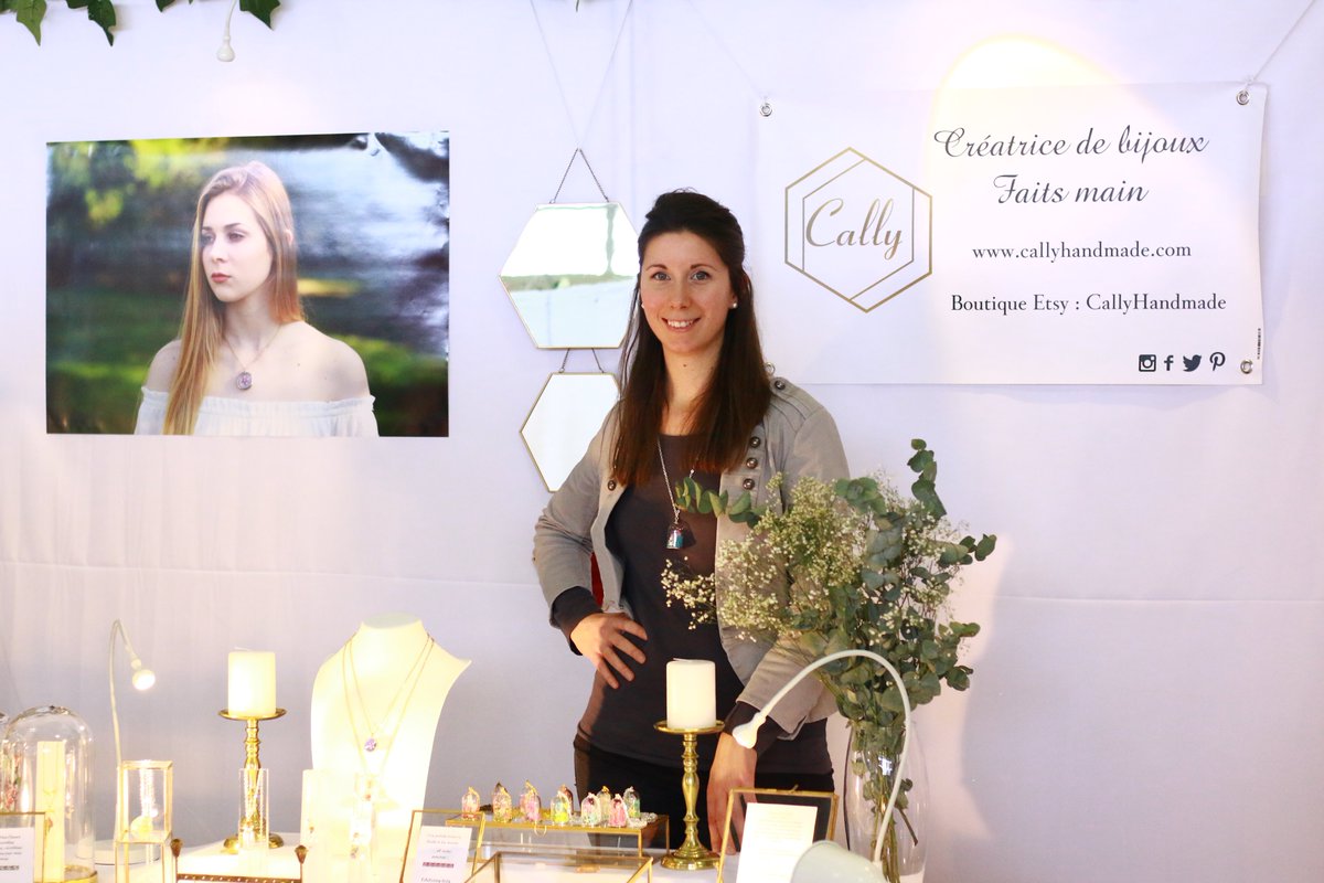 CallyHandmade's tweet photo. Encore beaucoup de monde aujourd'hui sur le stand. Merci d’être passés me voir !  Je suis ravie que mes bijoux vous plaisent, vos achats en sont la preuve. 😘💕 #callyhandmade #stand #salondescreateurs #creatricedebijoux #bijouxfaitsmain #artisanat #handmade #merci #thankyou https://t.co/xCuYli9Pmy