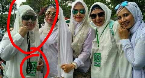 renata_azhari's tweet photo. Berita Viral, Dulu Pernah Mendoakan Semoga Ahok Masuk Penjara Melecehkan Ahok Saat di Panggung D’Academy, dan sekarang Kena Karmanya https://t.co/ggdwjivfo0 https://t.co/ljcRsMoAOd