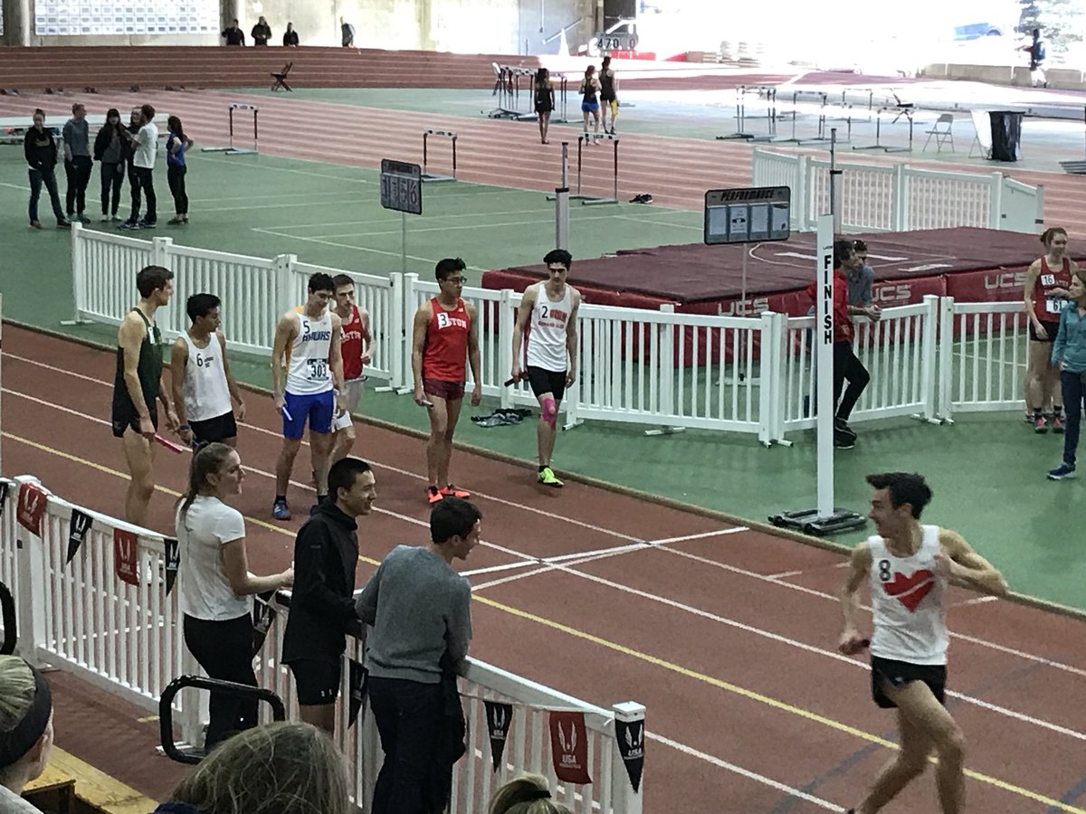 burunning's tweet image. Great job to our two men’s teams who ran the distance medley!! #boyz2men