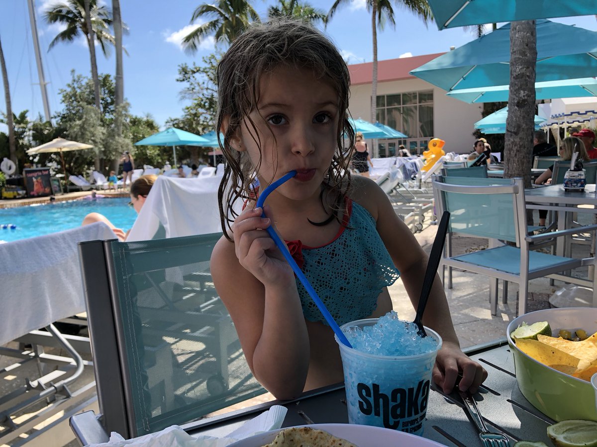 jaxwriteswords's tweet photo. A lazy Sunday at the @BocaResort means paddleboarding, napping on catamarans and snow cone brain freezes. #daycation #southflorida #boating #FamilyFriendly #ocean https://t.co/FnmFDjVYSF