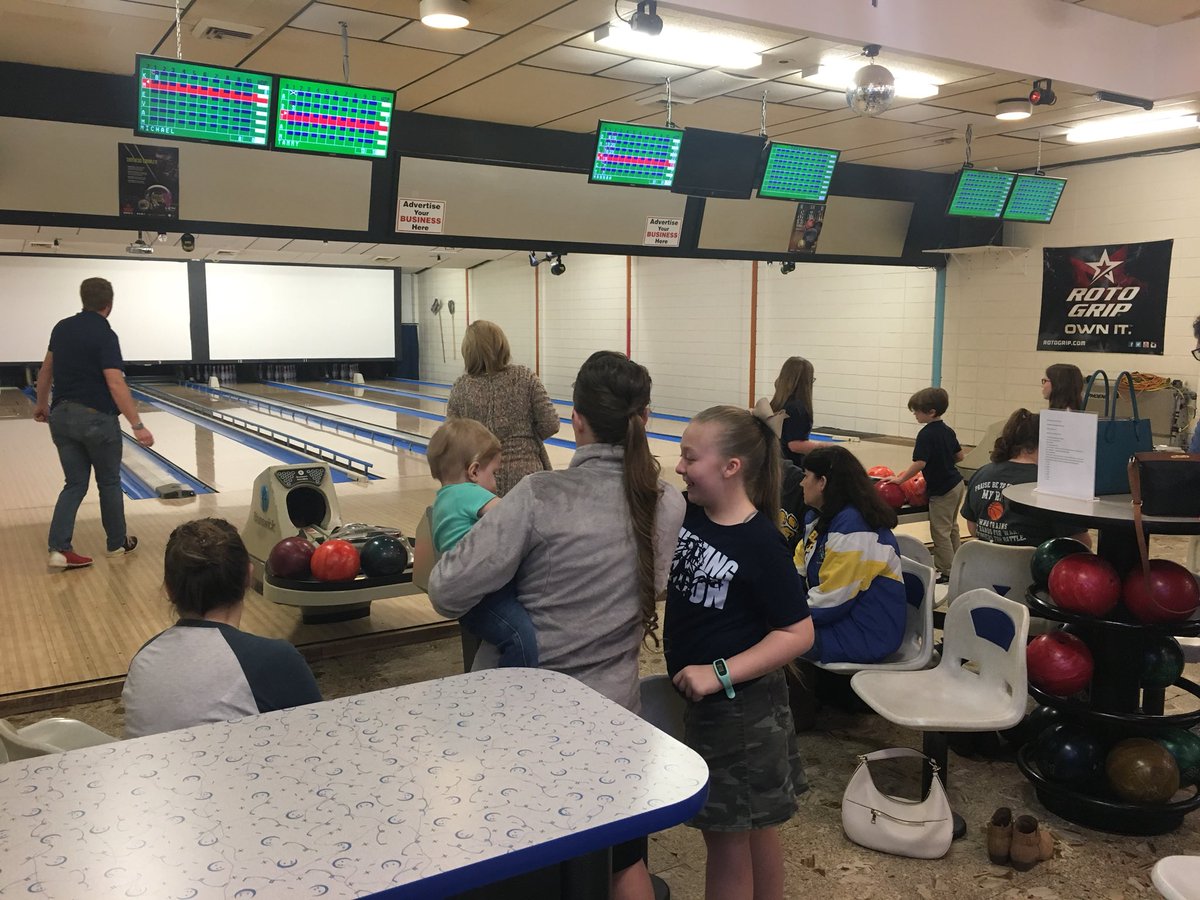 MBrasherElem's tweet photo. Faculty Fun Night with family bowling was a blast! #BrasherPride #TeamRapides #RPSB https://t.co/ZlopE111lW