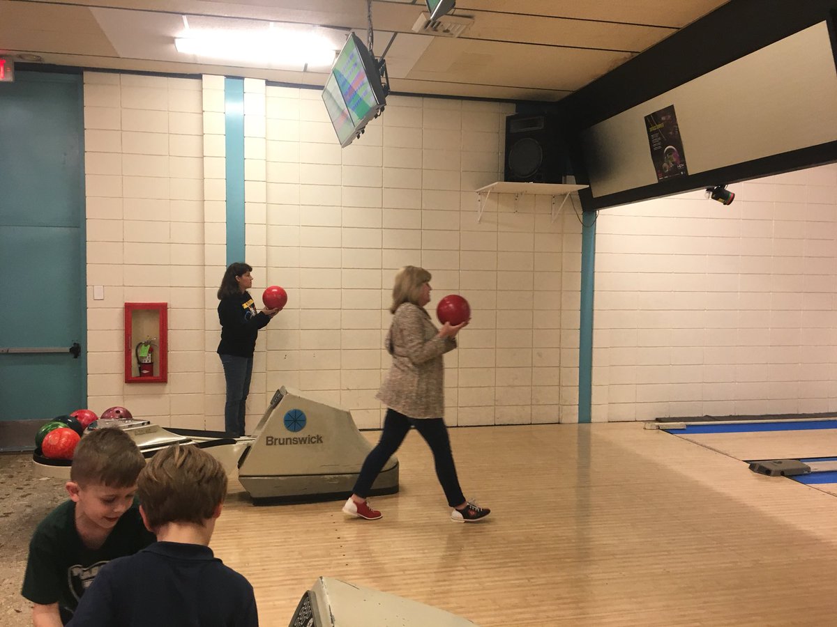 MBrasherElem's tweet photo. Faculty Fun Night with family bowling was a blast! #BrasherPride #TeamRapides #RPSB https://t.co/ZlopE111lW