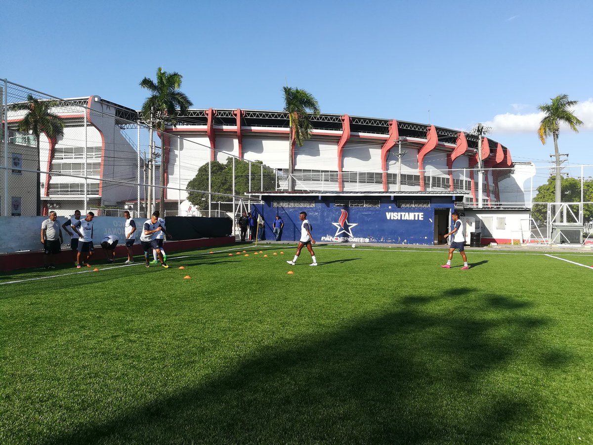 Se calienta el Cascarita
#LPF
Clausura '18 J7

<a href="/sportingsmfc/">Sporting SM F.C.</a> 🆚 <a href="/SDAVeraguense/">Atlético Veragüense</a> 
👤 Oliver Vergara
📺😡

#bucofutbol