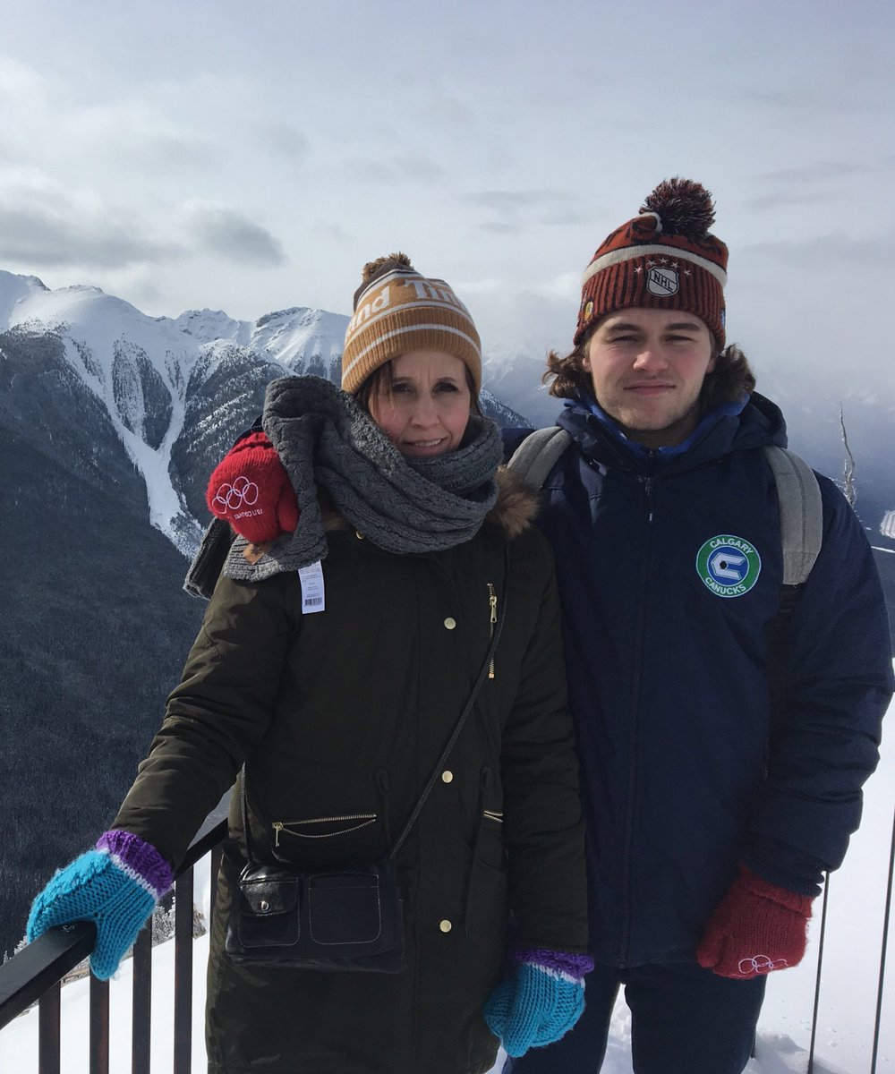 CoryVarney's tweet photo. Chad and his momma enjoying Banff, Alberta on a frigid day. https://t.co/ULp7wax1U9