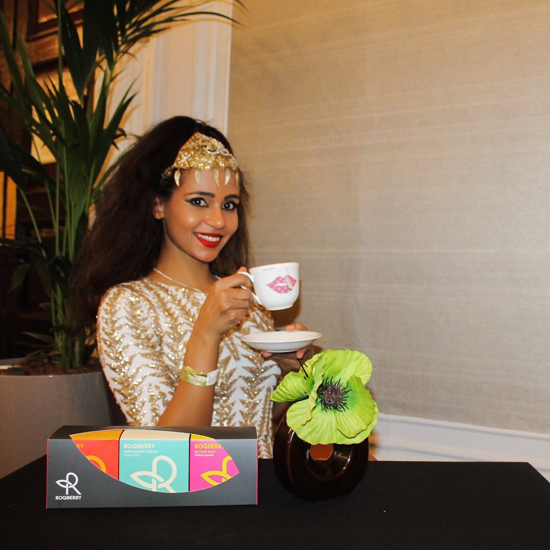 JahnaSebastian's tweet photo. keeping it super fresh at London Fashion Week with @roqberrytea  #tealover @LondonFashionWk #lfw #londonfashionweek  #roqberry #roqberrytea #tea #LondonFashionWeek #fashionsfinest #blendtherules https://t.co/BfyaUnlPI1