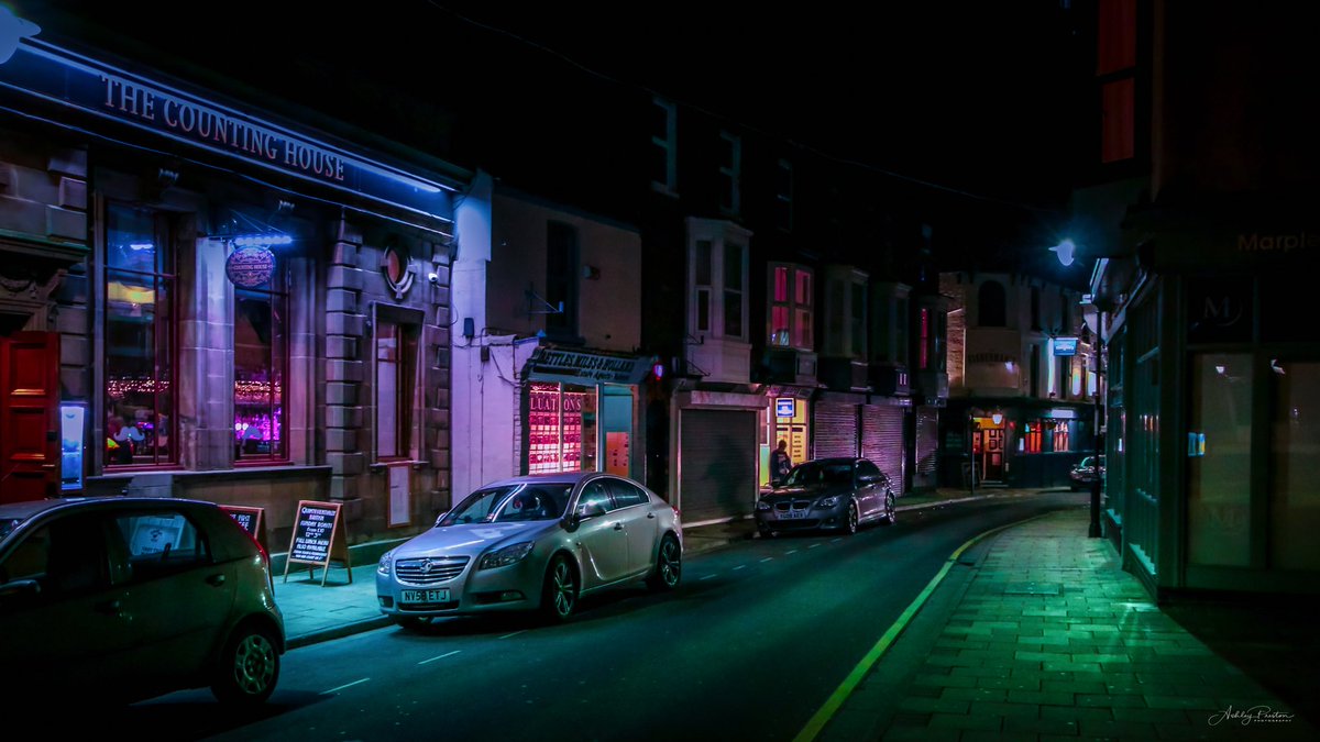 Biffash82's tweet photo. #seaviewstreet #cleethorpes #cinematic #thecountinghouse #colours #canonphotography #nightphotography https://t.co/NfrNOOQii2