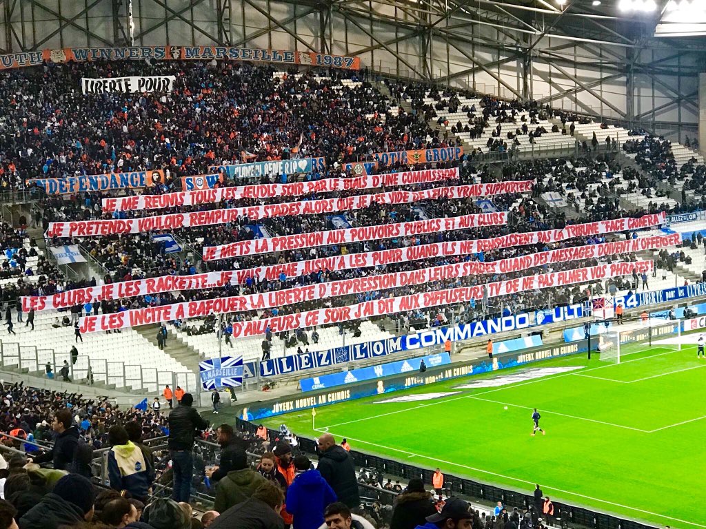 VGCU84's tweet photo. #OMFCGB Pas de tifo publicitaire, mais des messages clairs et une ferveur populaire, avec en prime une #LibertéPourLesUltras pour le nouvel an chinois. #ForzaOM 🔵⚪️🔥 https://t.co/szELfR1UJ2