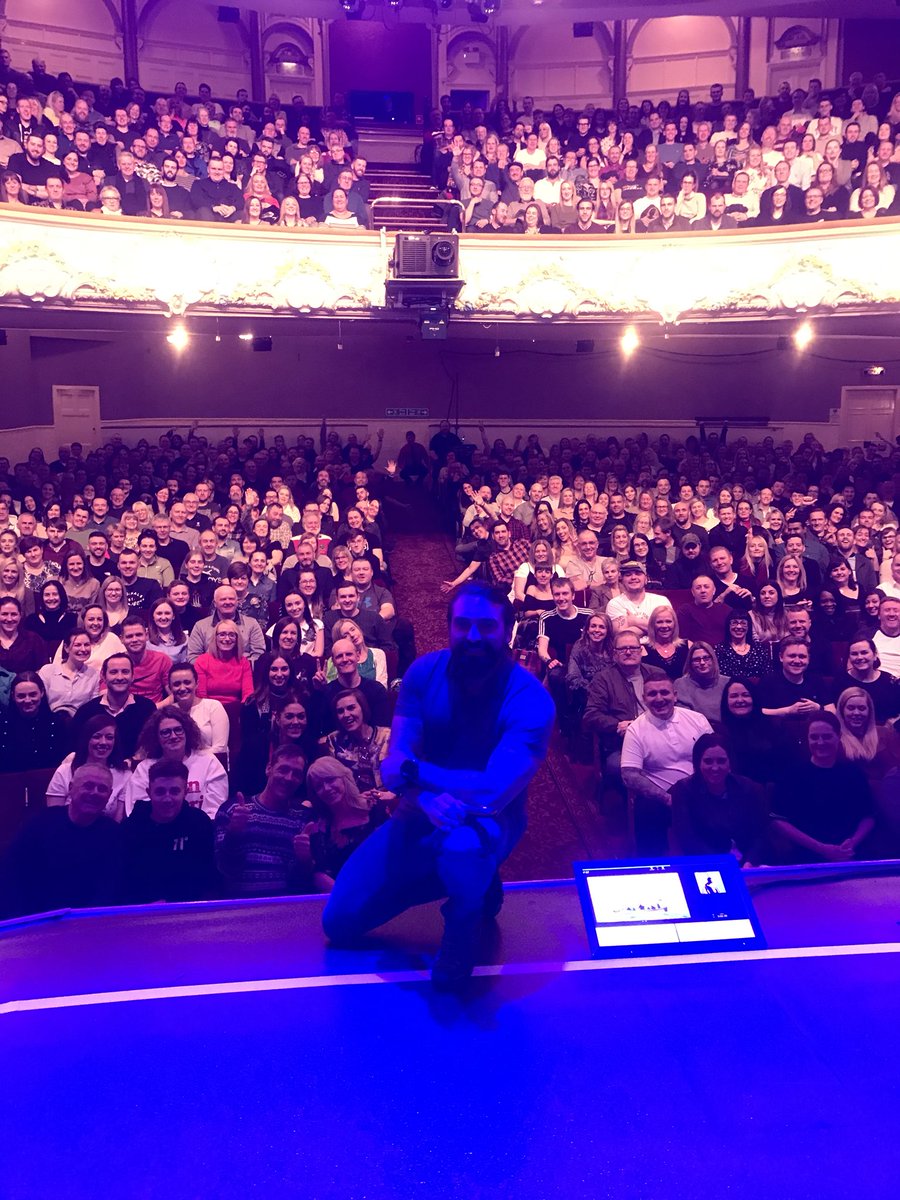 antmiddleton's tweet photo. 1450 amazing people, sharing their evening with me! Such a lucky man... Thank you Glasgow 💪🏻👊🏻 #zeronegativity https://t.co/ikNc6XwvuJ