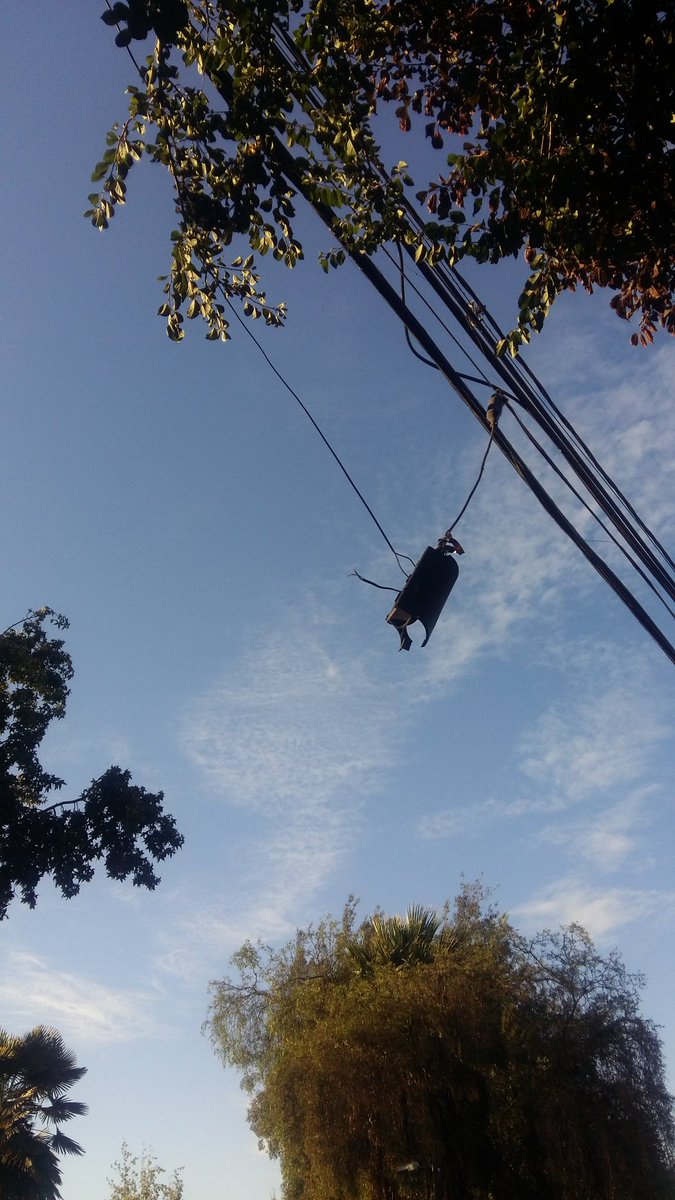 pjiliberto's tweet photo. Mal estado cable. Frente al Numero de cliente 164889-6. Urgente arreglar. Gracias @EnelClientesCL https://t.co/QrdkzQZ8hh