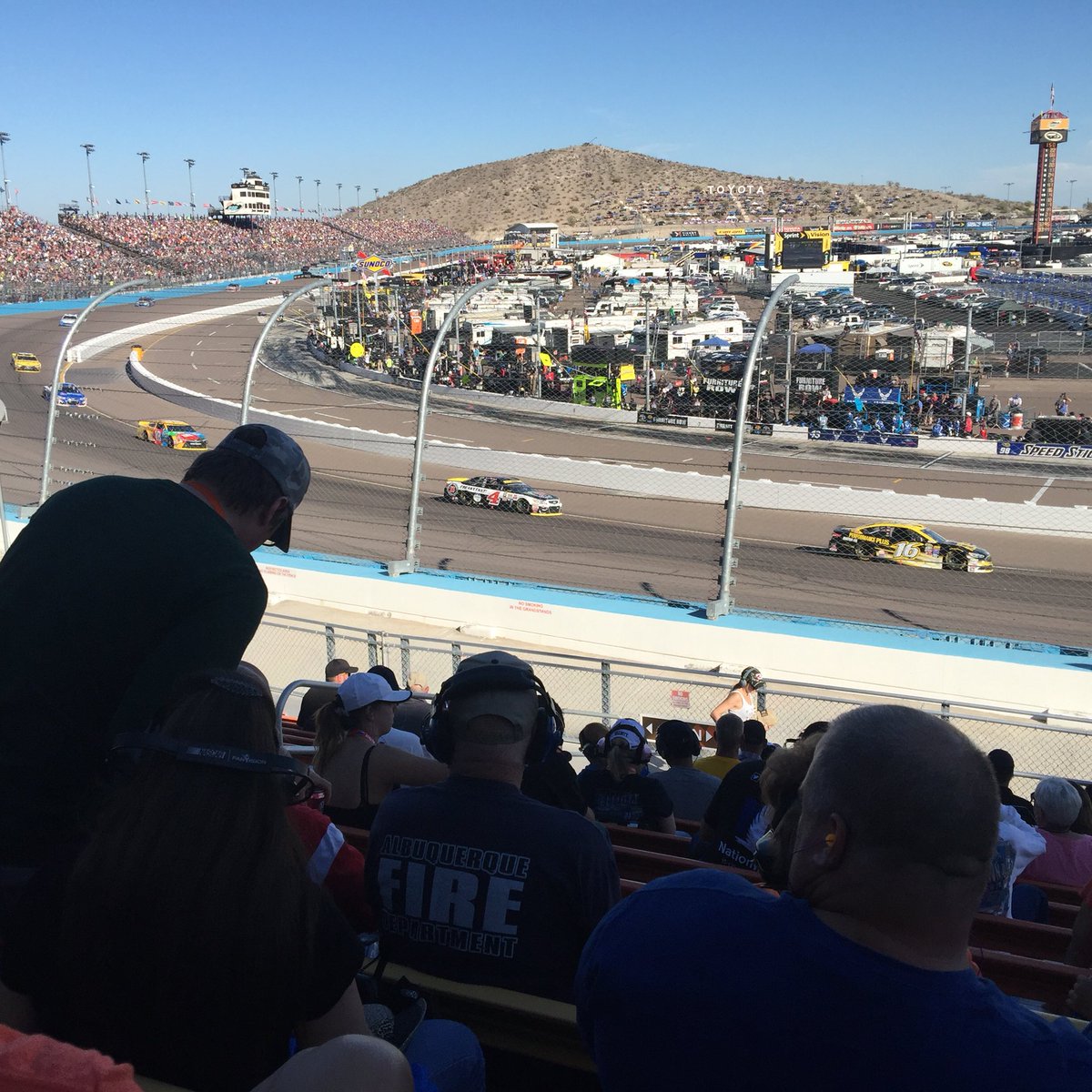 MillAveBudMan's tweet photo. #racefortruexfiresuit #DAYTONA500 #ismraceway #HarvickNation https://t.co/rtvjeINyYi
