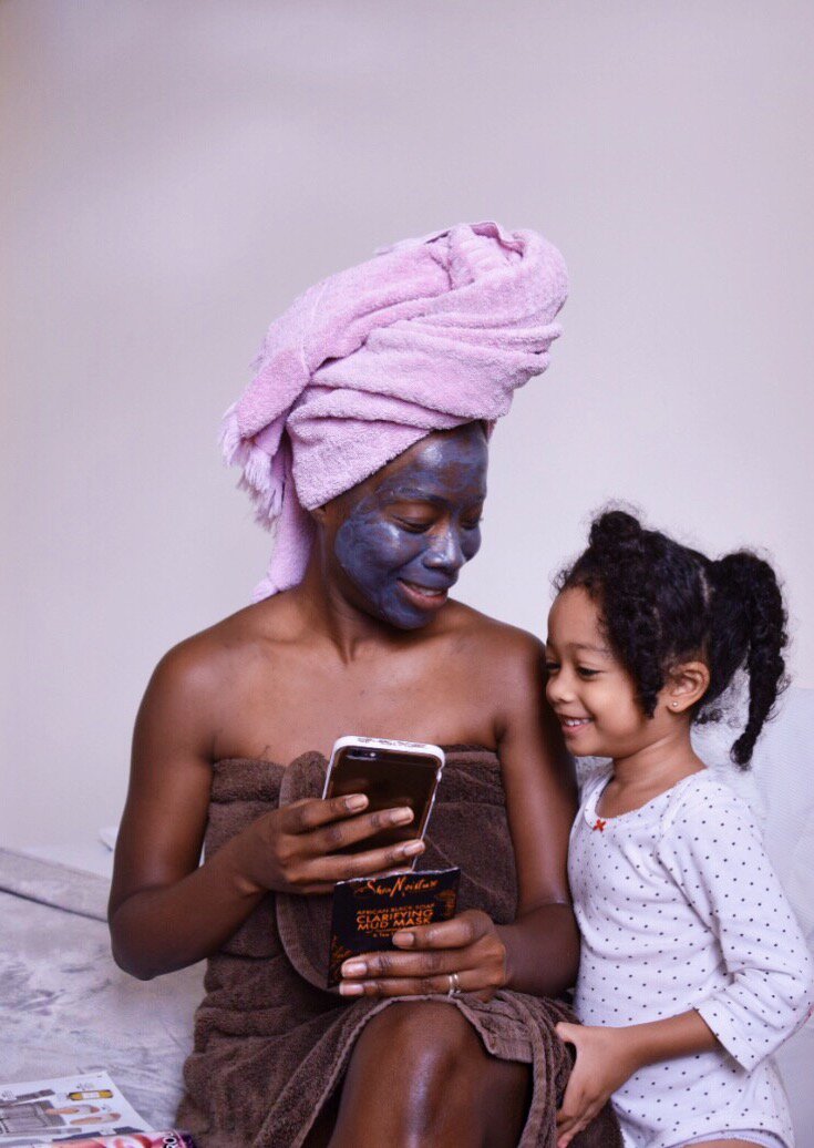 VogueObserver's tweet photo. New update skin care alert! Have your tried the  Shea Moisture African Black Soap Clarifying Mud Mask and NEUTROGENA’s Hydro Boost Hydrating 100% Hydrogel Mask? https://t.co/BOUowqyWox  #BloggingGals @Neutrogena @SheaMoisture #SkincareSunday https://t.co/2NN5RiE5SB