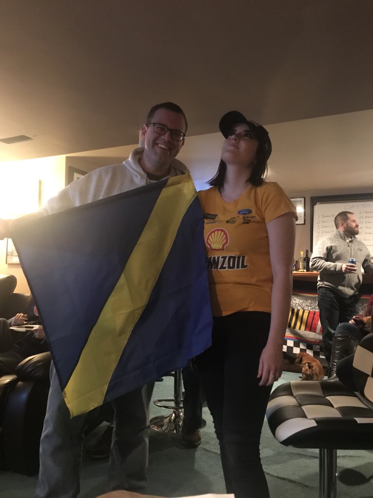 BenTheDiver's tweet photo. Yessssss RT @lappedtrafficpc: Hey @KhloeYunker your driver is about to be shown a particular flag! #LappedTraffic @PETMpodcast @moatfpodcast https://t.co/L6kDRw5z4r