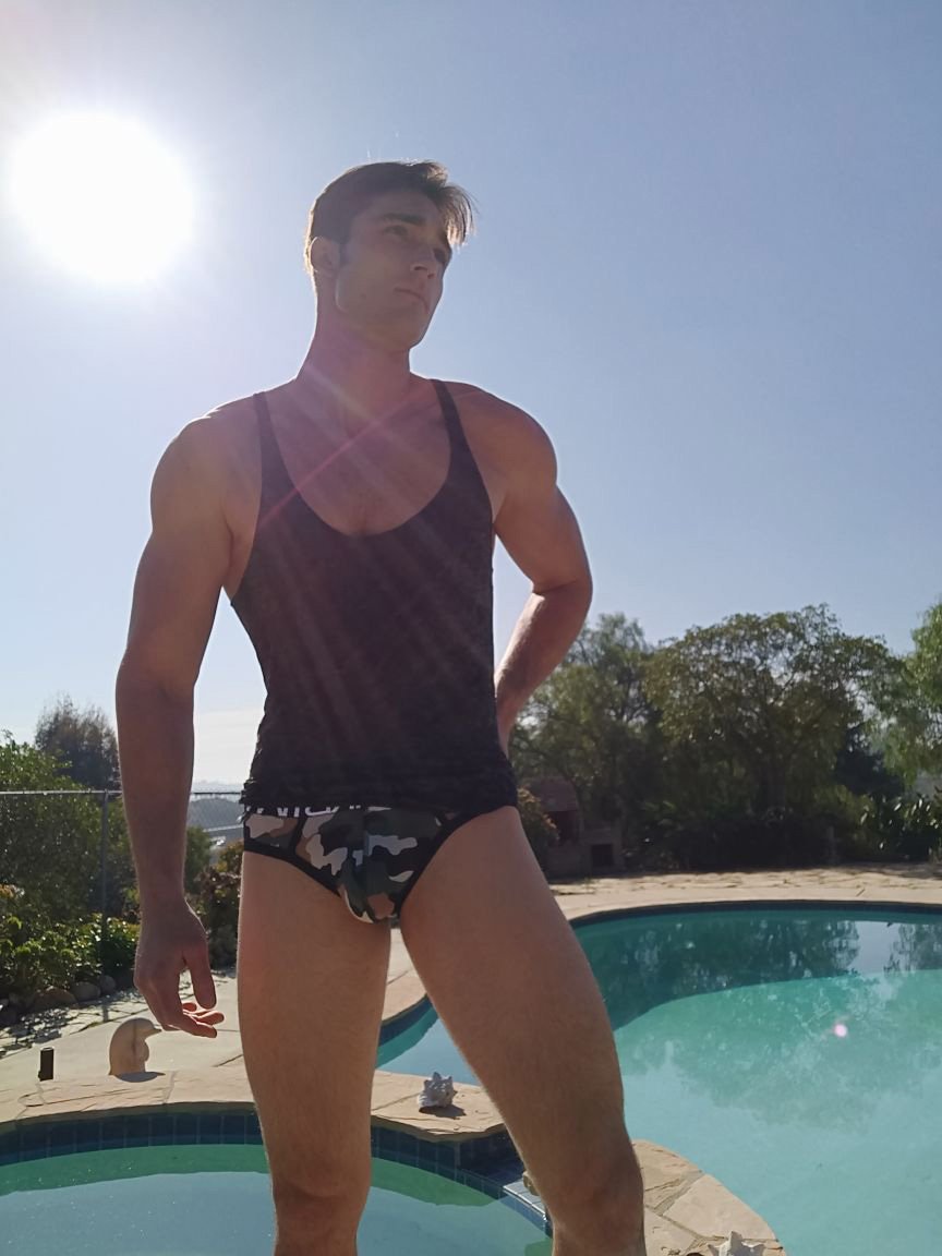 Just 1 hour 45 minutes away from Luke Wilder's @SirLukeWilder #Chaturbate show which stars at 5 PM - Pacific Time. #GayCams #MaleCams #HelixModels chaturbate.com/male-cams/