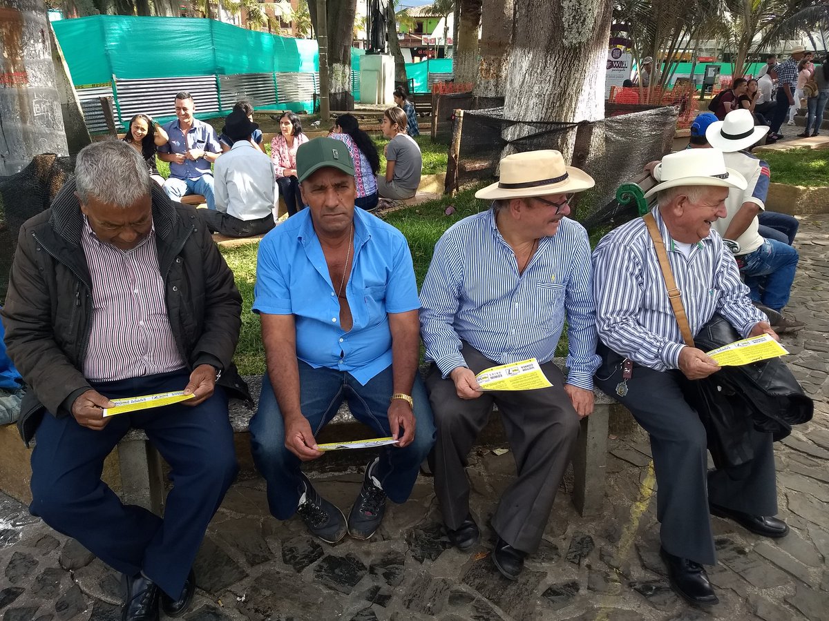 PoloJovenUpb's tweet photo. Hoy estuvimos en gira por el Oriente Antioqueño con @VictorJCorreaV y @ejariasv
#RazonesParaCreer
#VotoPolo7
#VotoPolo107 https://t.co/GtT7uO9VX9