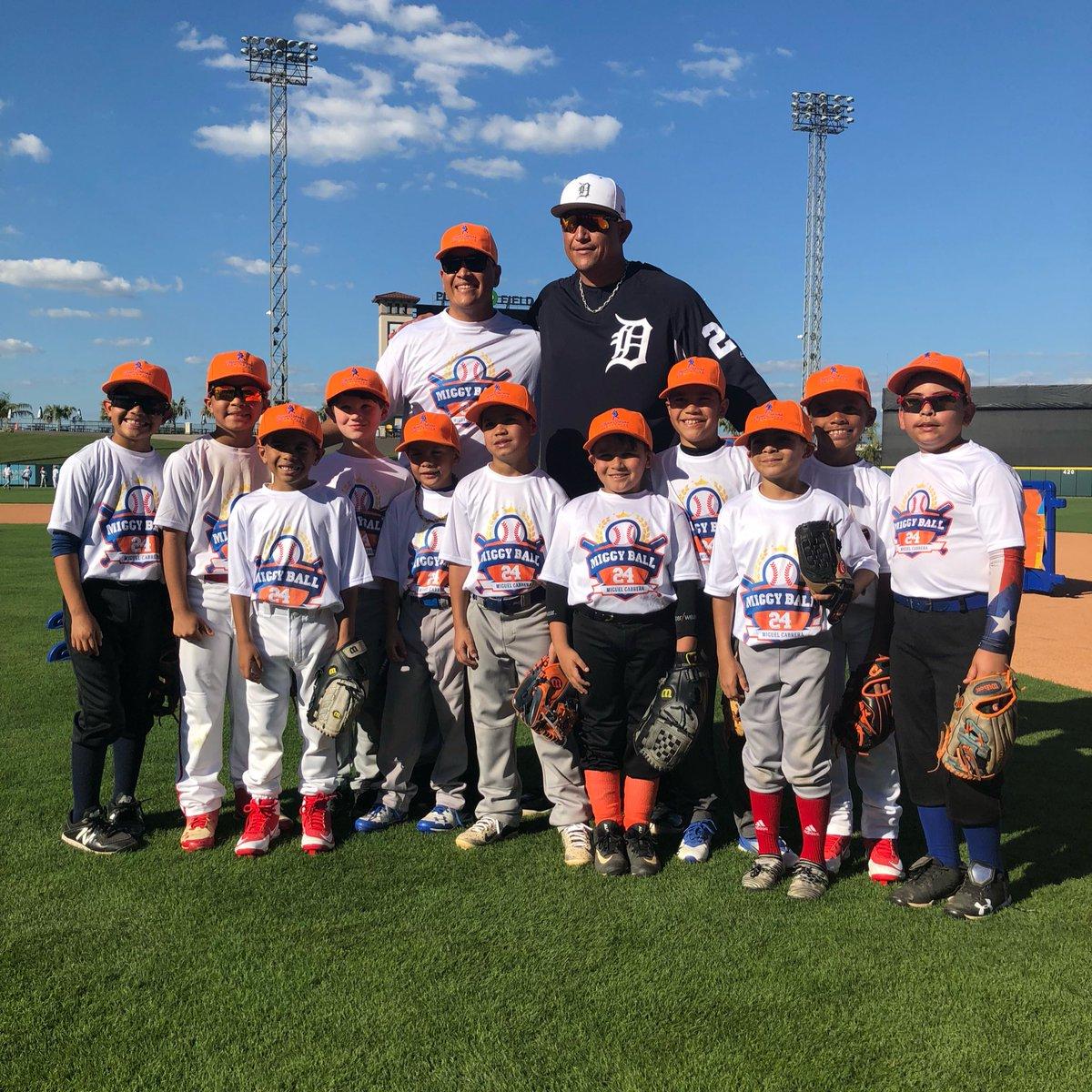 TigresdeDetroit's tweet photo. Estamos muy contentos de haber recibido a algunos niños que jugaron y convivieron con nuestro @MiguelCabrera y miembros de su fundación @MCFoundation24 👏👏
 
#Tigres https://t.co/1B21GBz38i