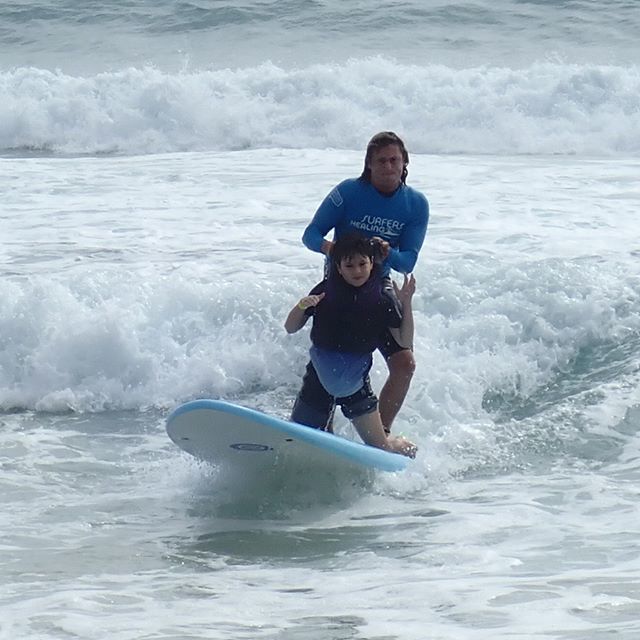 BronwynOrsatti's tweet photo. Thank you @AutismAwareAus and @SurfersHealing for #OnePerfectDay at Manly on Sunday. #autismsurftherapy #differentNotless #acceptance #love #autism #surfing #surftherapy https://t.co/hJlbNDnnee https://t.co/qGxsyEbsmd
