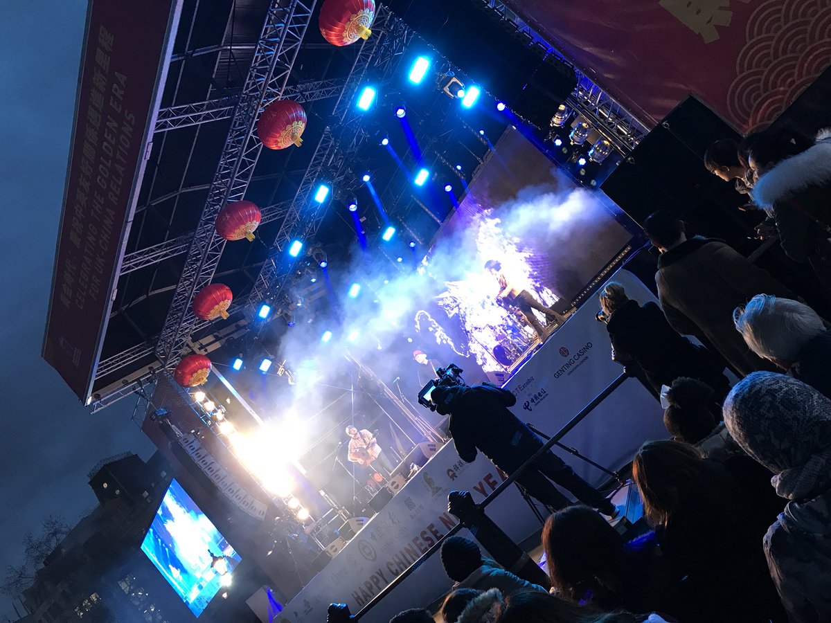 globalgroovesdj's tweet photo. #ChineseNewYear2018 #London #TrafalgarSquare huge show today ...everything ranging from Classical erhu, Opera, lions &amp; dance to Canto pop, Gok Wan and beyond... https://t.co/F3SaZHrRL2
