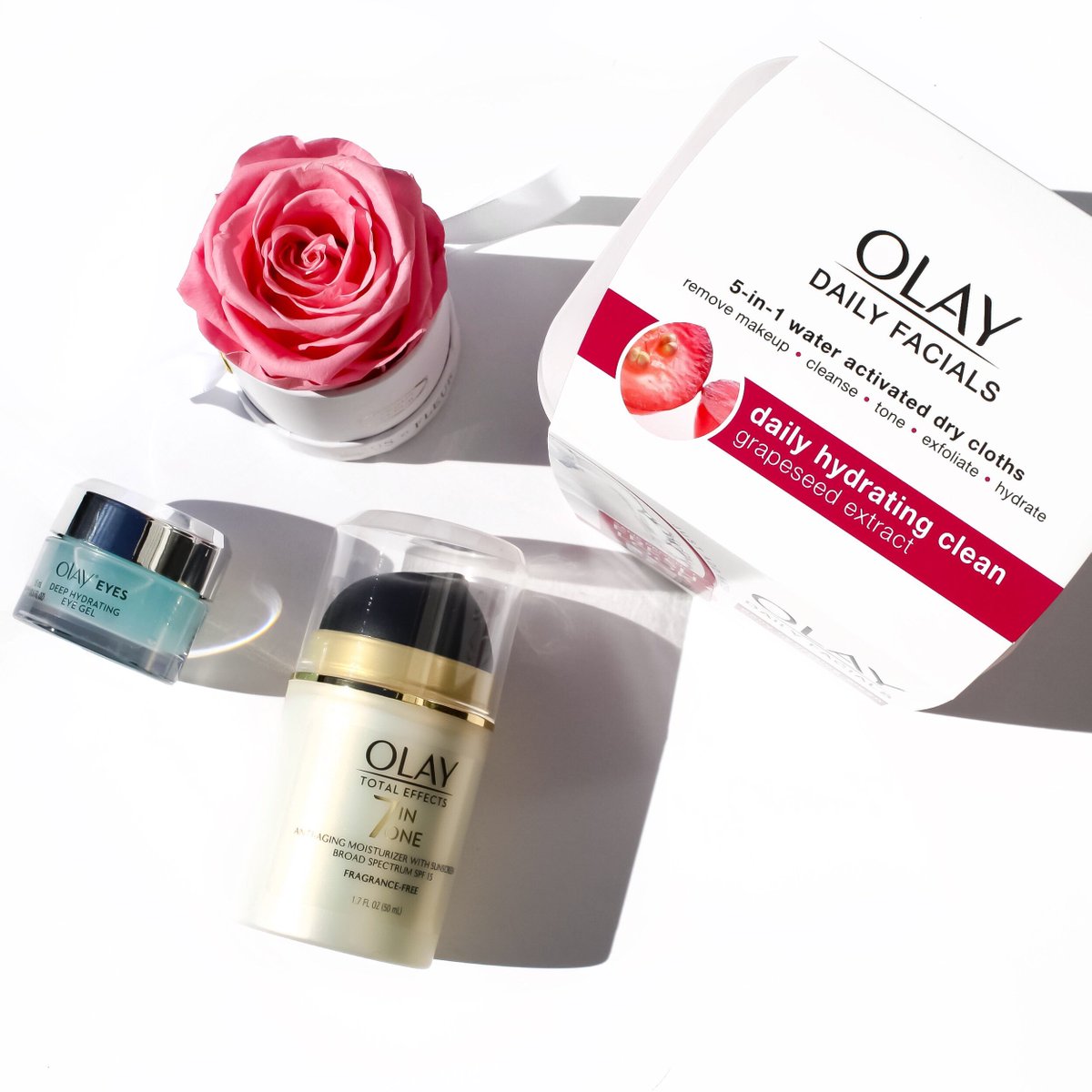 kate_winford's tweet photo. My #1 tip for helping get your skin back in shape is to pick up a multi-tacker. The Olay Daily Facials do so much more than just clean! They are a 5-in-1 product (makeup remover, scrub, toner, mask + cleanser) in one sheet! #ad @OlaySkin #3StepReset https://t.co/c4deVqgF6o https://t.co/uSDsL7eVeb