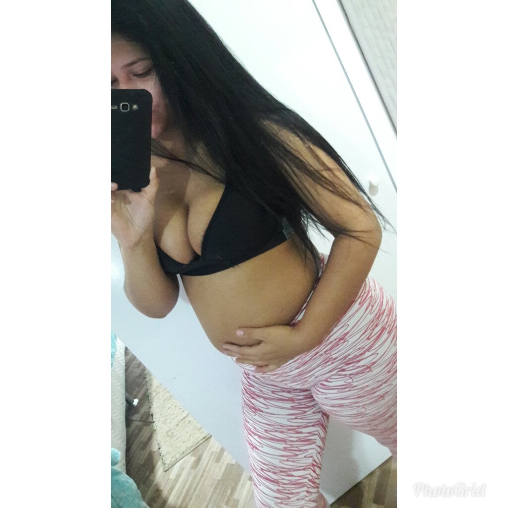 Tanagab1's tweet photo. Não existe curva mais bela e perfeita quanto a da barriga de uma futura mamãe.❤ https://t.co/gJmDl4L5fh