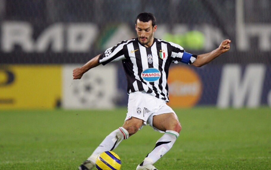 Happy birthday to former Juventus full-back Gianluca Zambrotta, who turns 41 today.

Games: 297
Goals: 10 : 7 