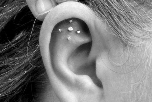Earrings tweet media