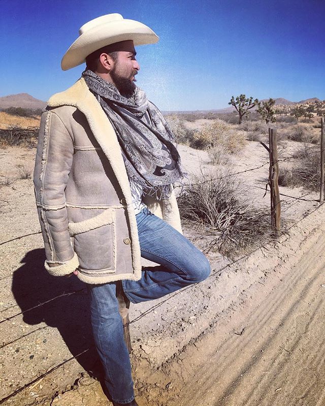 CowboyConnexion's tweet photo. 🤠 @ericcepeda13 #ericcepeda13 #ericcepeda
.
RepostBy @ericcepeda13: "#cover of my new #album #dirtroaddiaries on #set with @giantpropeller for @timex #cowboy #cowboys #beard #beardlife #setlife #cowboyhat #cowboyboots #scarf #barbwire #desert #fake #… https://t.co/rpf4PaD01l https://t.co/Lzr1DWfkLM