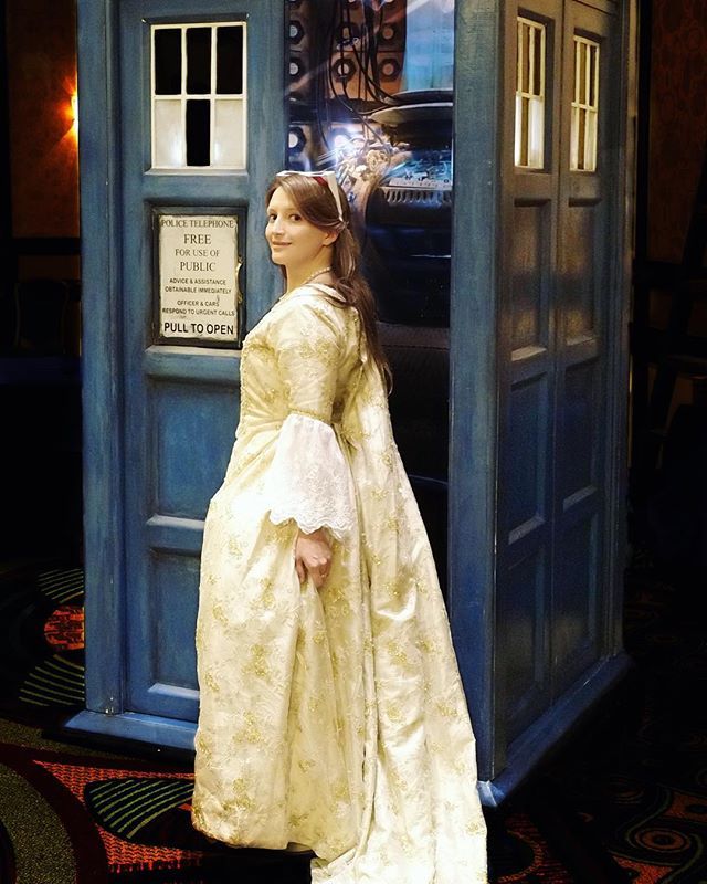 “Reinette: Am I going somewhere?
The Doctor: Go to the window. Pick a star. Any star.”
/
#gallifreyone #madamedepompadour #thedoctor #davidtennant #tardis #doctorwho #bbcdoctorwho #trustmeimthedoctor #girlinthefireplace #cosplay #bbc #losangeles #cosplay… ift.tt/2sGbvEe