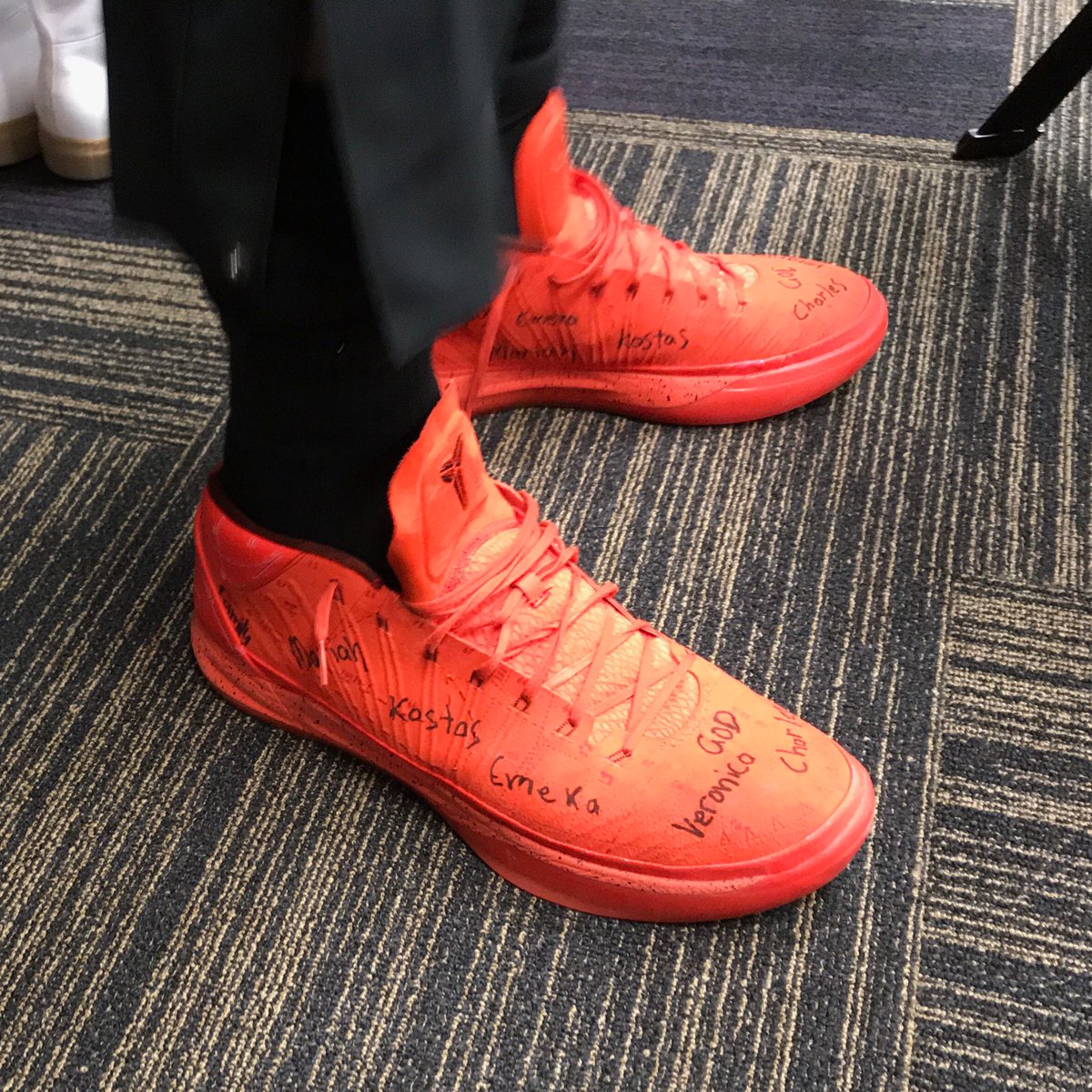 giannis antetokounmpo orange shoes