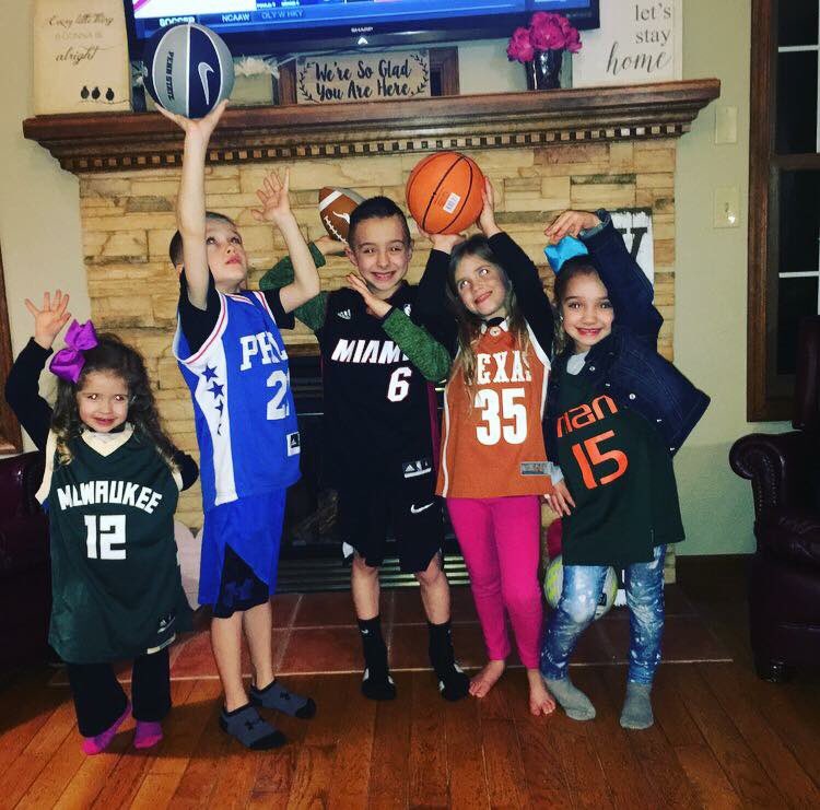 Mair427's tweet photo. #NBAAllStar2018 #ballers #hoopdreams #wearefamily @CallejasAl @bcdemps10 https://t.co/v9HF7WDOJQ