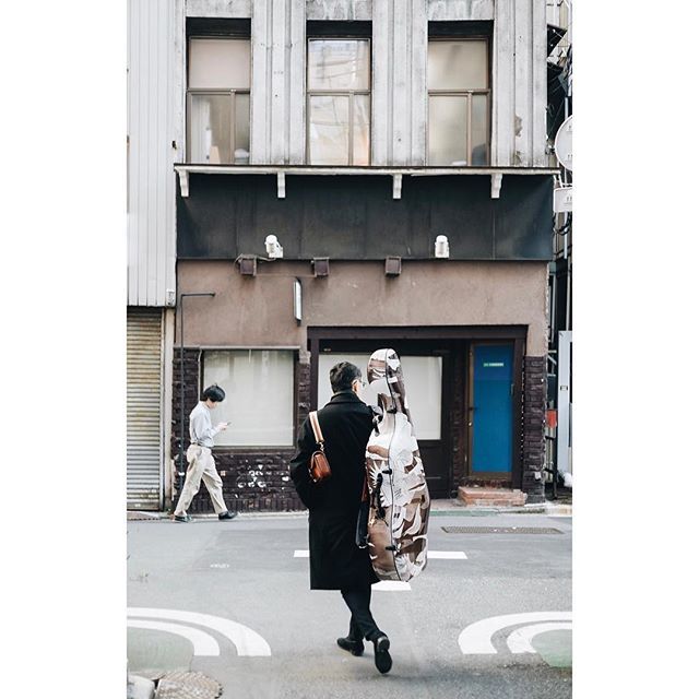 Guernica .
.
.
#tokyo #japan #guernica #bass #doublebass #street #streetphotography  #sony #a7sii #lightroom #rentalmag #vertex_gallery #ourmag #justifiedmagazine #phroommagazine #foammagazine #lekkerzine #rundownmagazine #onbooooooom #broadmag ift.tt/2C7xhov
