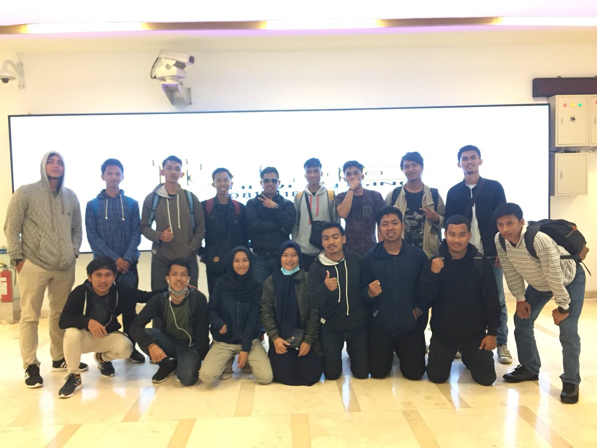 sepakbolafhuh's tweet photo. Seluruh skuad Hukum FC telah tiba dengan selamat di Bandara Sultan Hasanuddin. Alhamdulillah #VTYSM https://t.co/xbHEycNVzr