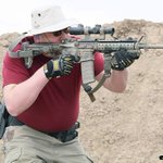 本物の狩りごっこだね!アメリカのかばんちゃんは知力より火力で物事を解決できるw