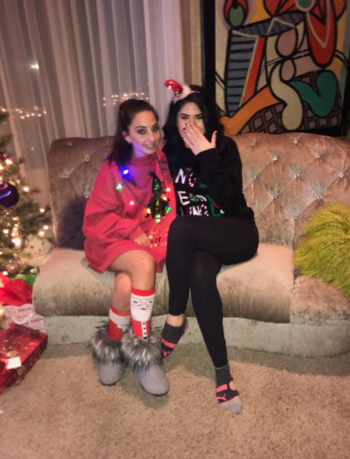 ashley_azzo's tweet photo. happy 18th baby @jasminealk https://t.co/ZkNBXecDEH