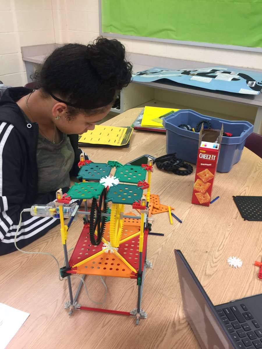 MrsSBolles1's tweet photo. #gmsdSTEM middle school Ss prototype new home products with #knex https://t.co/1Az5NwLHPm