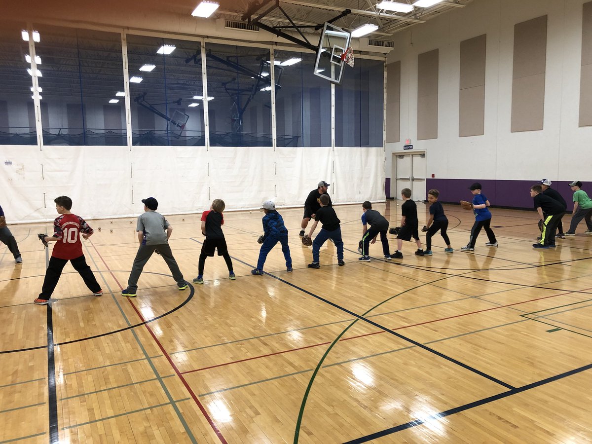 CoachHoo's tweet photo. Always a great day when we get to teach the game of baseball to the next generation #StoughtonBaseball https://t.co/23q64YtloE