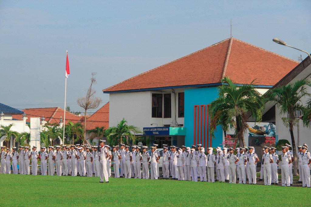 bppsdmsupmtegal's tweet photo. Upacara Hari Senin (19/2) di lapangan Upacara SUPM Tegal.
#Kerja3ersama 
#RisetdanSDMKP 
@mzulficar @brsdm_kp @Pusdik_KP @Maskurikkp1 https://t.co/nj3R0x8wTD