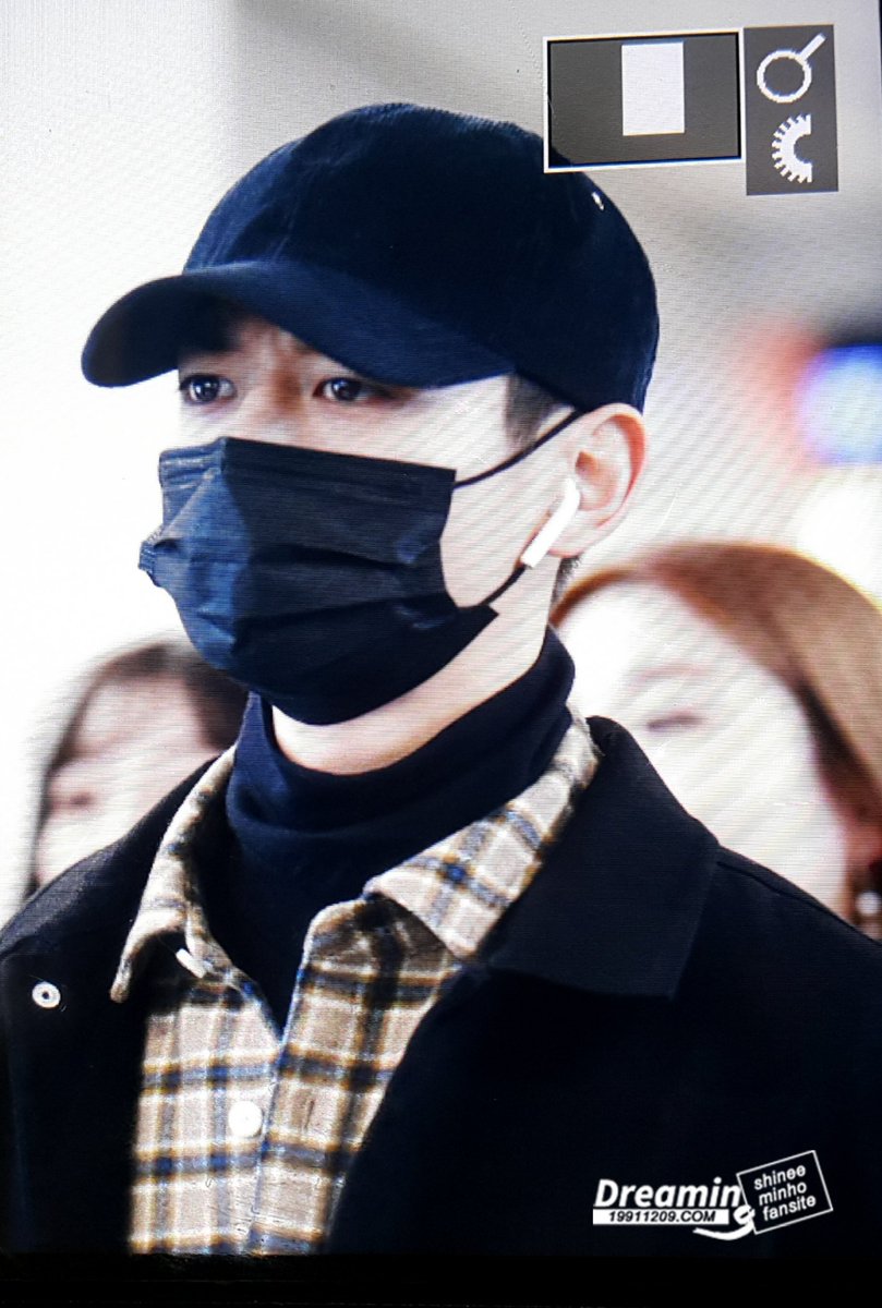 dreaming1209's tweet photo. 180218 간사이공항 민호야 수고했어~~~ https://t.co/CzuKGtjRi2