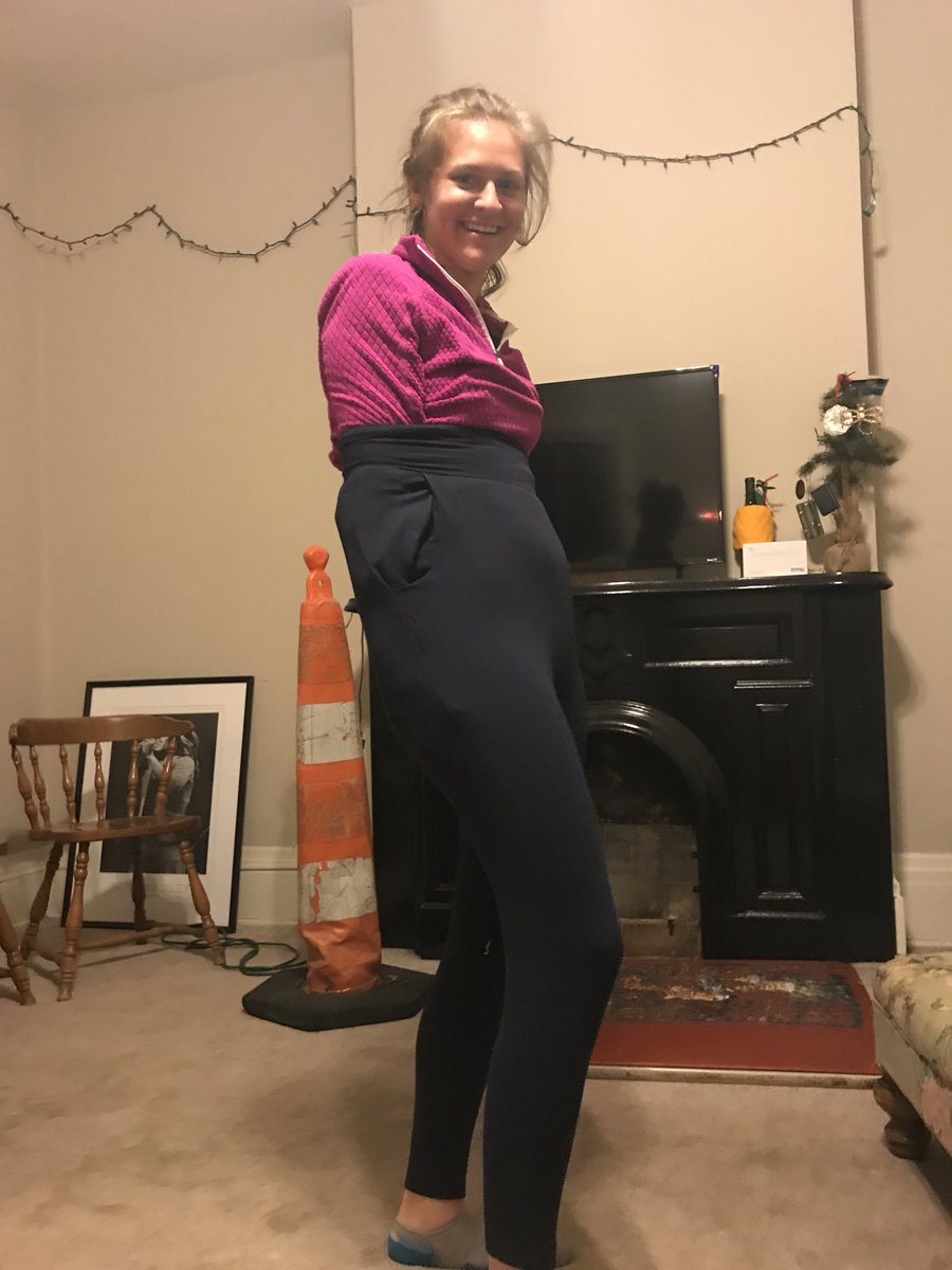 Cecilia Bulgrin on X: High waisted jeans be like #foopa  t.co5ywXM5Wg3k  X