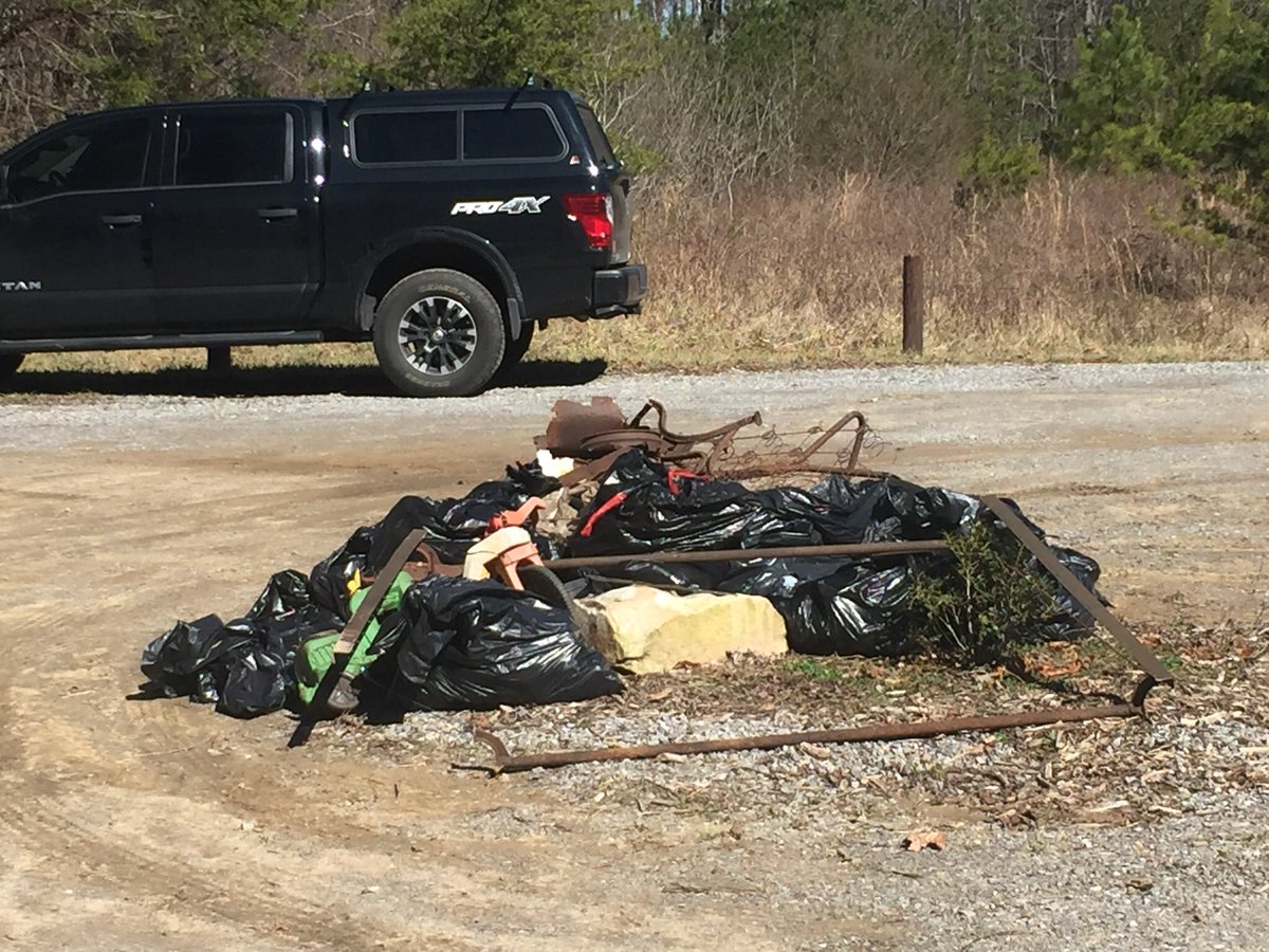 NCCConservancy's tweet image. Thanks to Greensteps and everyone who came out and helped with the Flipper Bend Clean Up!  Lot of trash gathered off of the trails today. Don’t forget about the @wildtrailsorg race next Saturday!