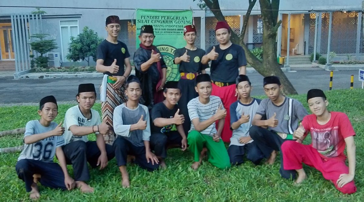 ShegiDani's tweet photo. Latihan Rutin PPS.Cingkrik Goning Dewan Guru TB. Bambang di Kawasan Kampung Silat Jampang Zona Madina Dompet Dhuafa, ayo merapat dan ajak keluarga untuk belajar beladiri silat
#DompetDhuafa
#ZonaMadina
#KampoengSilatJampang
#SilatJampang
#SilatGoesToUNESCO https://t.co/WgdEqLbiV5