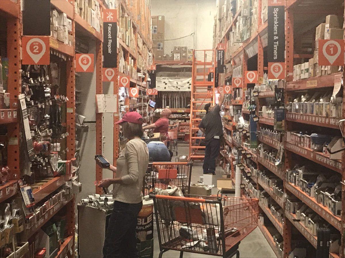 GautamW's tweet photo. Getting dirty. Cleaning up the bays. #Rackdive #1532Rising @esimedina https://t.co/62PctahuEm