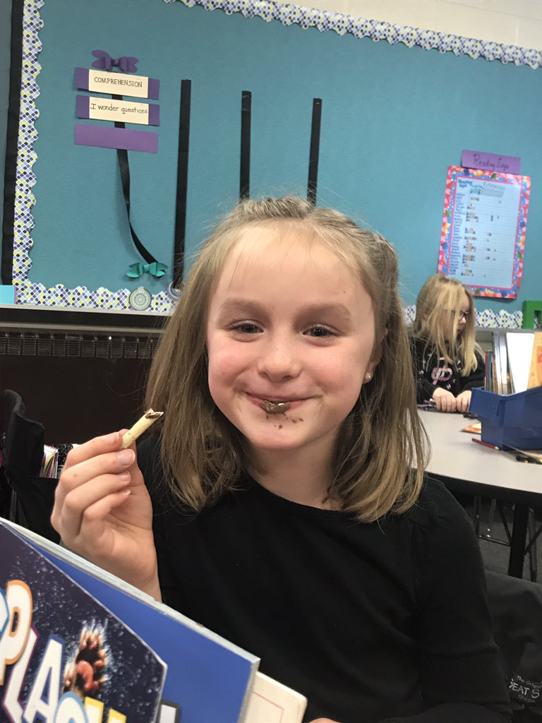 ClarksKiddies's tweet photo. Our Valentine's Day party. #notsocrafty. Still a great time! @MorrishDragons @swartz_creek https://t.co/ZVvcCpzzxP