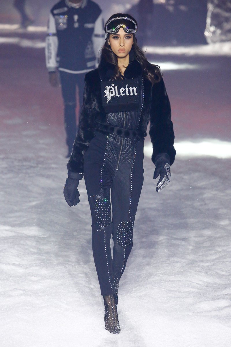 sadaboutchiffon's tweet photo. PHILIPP PLEIN FALL 2018 RTW COLLECTION. https://t.co/8TnWQnXni2