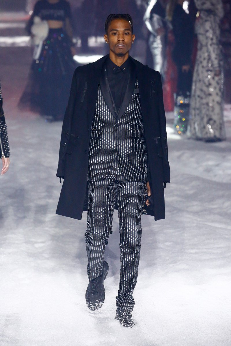 sadaboutchiffon's tweet photo. PHILIPP PLEIN FALL 2018 RTW COLLECTION. https://t.co/8TnWQnXni2